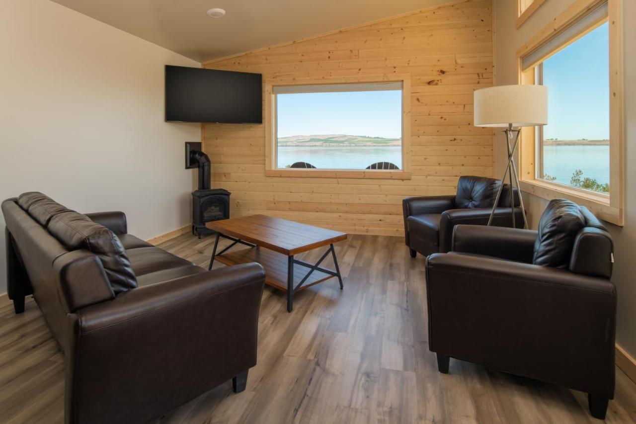 River Lodge And Cabins 보드맨 외부 사진